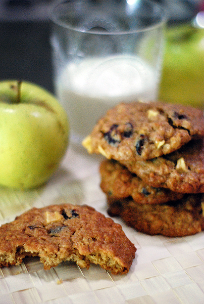 Peanut Butter and Apple Oatmeal Cookies | Bluebonnets & Brownies ...