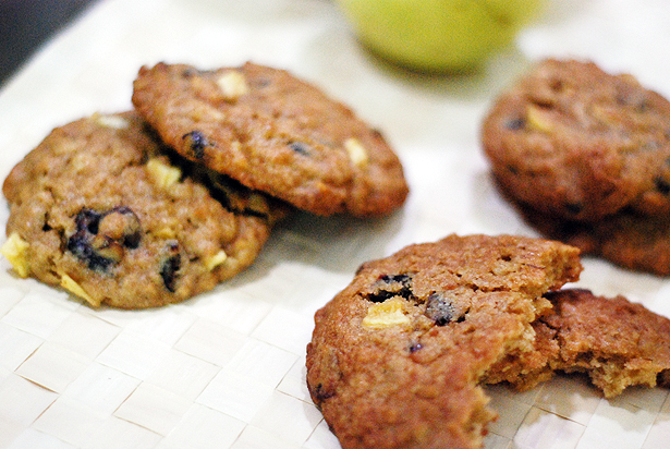Peanut Butter and Apple Oatmeal Cookies