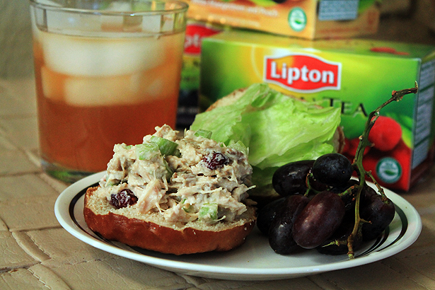 Lipton Superfruit Green Tea & Chicken Salad