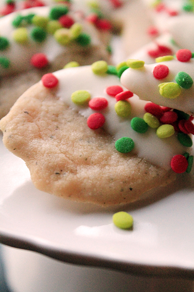 Peppermint Tea Shortbread Cookies dipped in White Chocolate ...