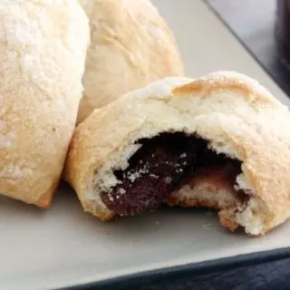 Quick Strawberry Pastries on Bluebonnetsandbrownies.com