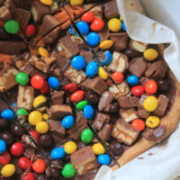 Leftover Halloween Candy Bars make the most of your kids' stash. They couldn't possibly be disappointed if this is their after-school treat!