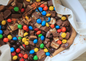 Leftover Halloween Candy Bars make the most of your kids' stash. They couldn't possibly be disappointed if this is their after-school treat!