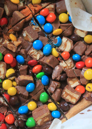 Leftover Halloween Candy Bars make the most of your kids' stash. They couldn't possibly be disappointed if this is their after-school treat!